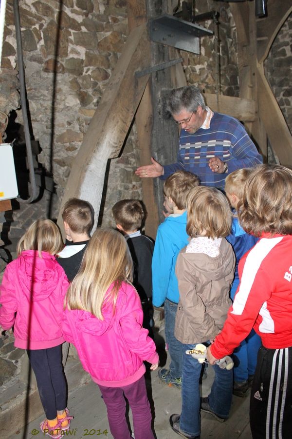 Schulkinder_2014_Kirche-zum-Anfassen_Turm_1